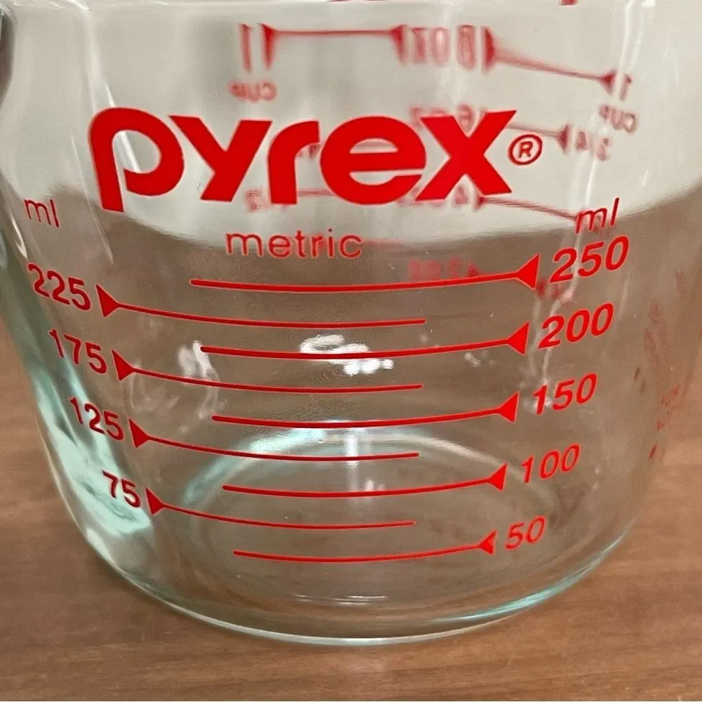 Vintage pyrex USA One Cup Glass Measuring Cup Red Graphics Retro Like New